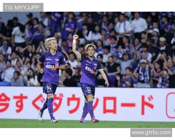 广岛三箭与鹿岛鹿角的激烈对决揭示日本足球的魅力与竞争力